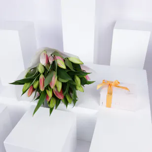 Godiva Royal White Mini Chocolate Box | Beautiful Lilies Godiva Royal White Mini Chocolate Box | Beautiful Lilies