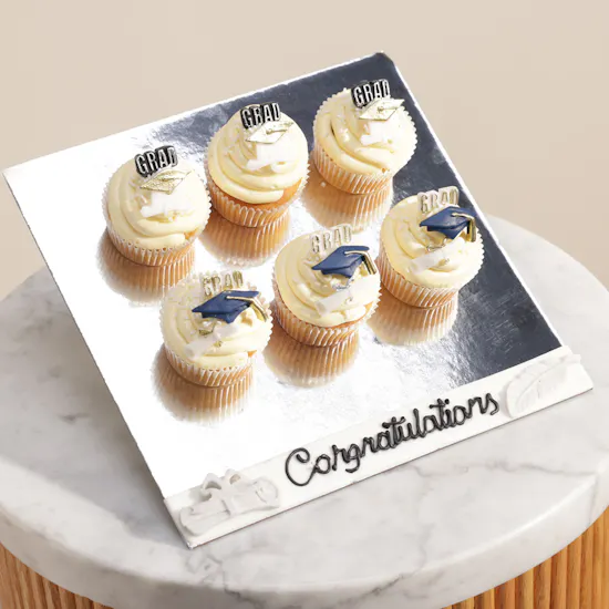 Floward Graduation Cupcakes