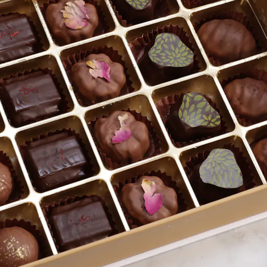 Linne Omani Chocolate Box | 20 Pieces