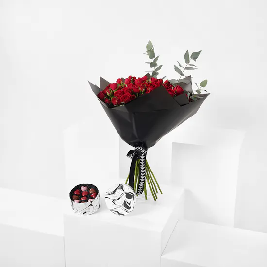 Sweetzerland Love Chocolate Box | Amour Roses