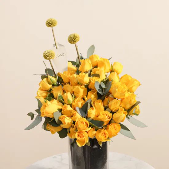 Floward Hugs Small Cake | Stunning Flowers Vase