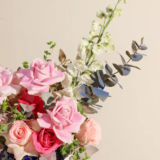 Feminine Tone Flowers Vase
