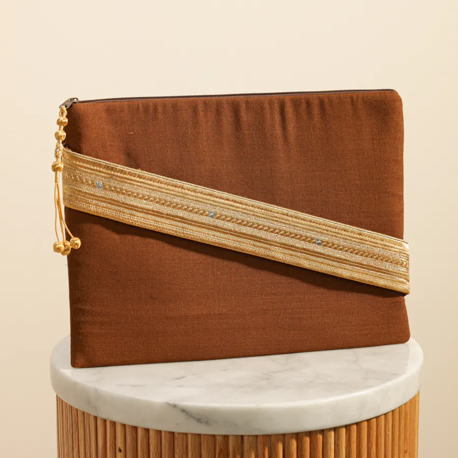 Wrth Al-Ahsa Dark Brown Bisht Bag 2