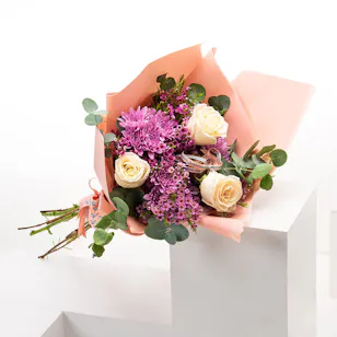 Omani Woman Delight | Flowers & Chocolates Omani Woman Delight | Flowers & Chocolates