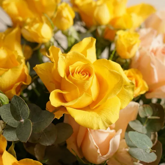 مزهرية زهور العنبر المضيء