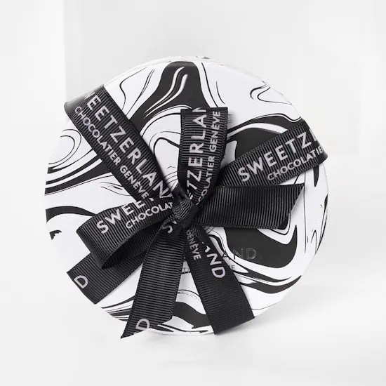 Sweetzerland Love Chocolate Box | Amour Roses