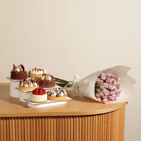 Patisserie by Guillermo Palomo Bakery Gift Box | Purple Dreams Bouquet