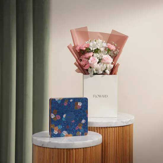 Venchi Murrine Blue Maxi Assorted Chocolate Box | Signature Touch Flower Bouqet