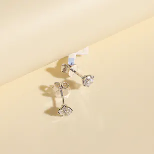 Damas Gaia Stud Diamond Earrings