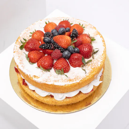 Sucre de Nada Cake with Red Roses