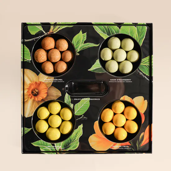 Feel Good Tea & Lakrids by Bülow Chocolates with Flowers