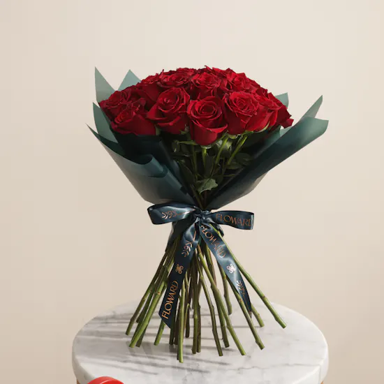 Leonidas Red Heart Chocolate Box | Stunning Red Flowers