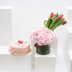 Sucre de Nada La vie En De Rose Cake | Flowers Sucre de Nada La vie En De Rose Cake | Flowers