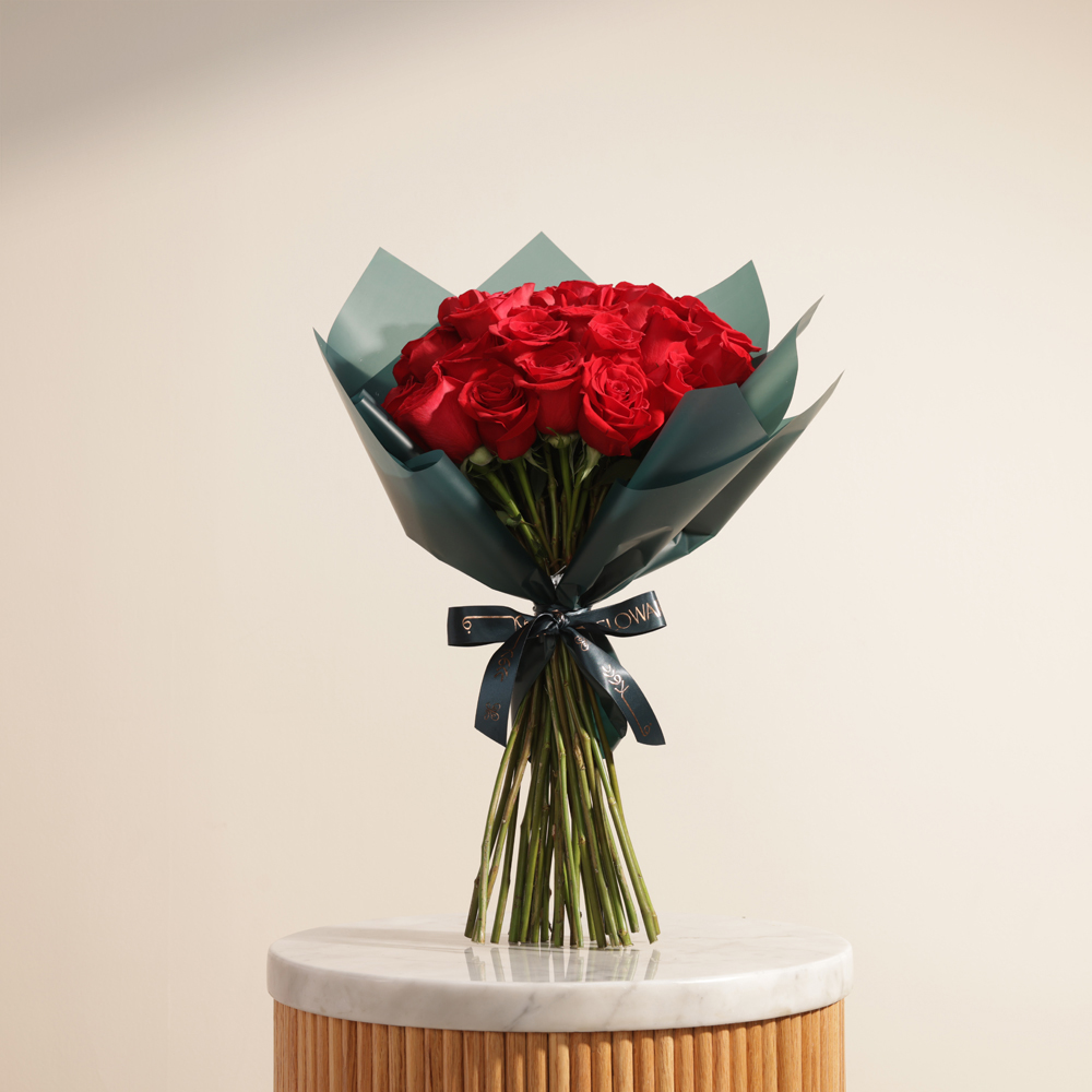  باقة بتلات الحب الحمراء | 25 زهرة