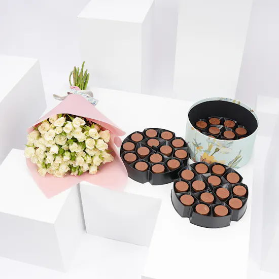 Hanoverian Mix Chocolate Box with Blooms Bouquet
