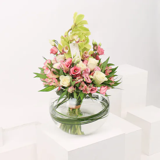 Cheerful Vase | 39 Flowers