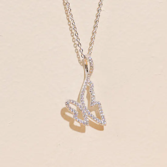 Felizmoda Silver Butterfly Necklace | 15 White Chrysanthemums