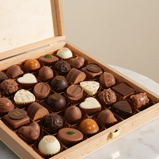 Läderach Elegant Chocolates Wood Box