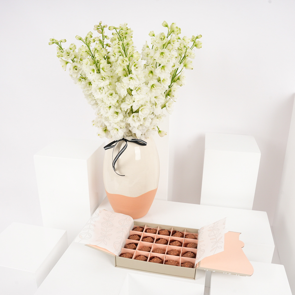 شوكولاتة كرانشي من فلاورد | زهور بيضاء