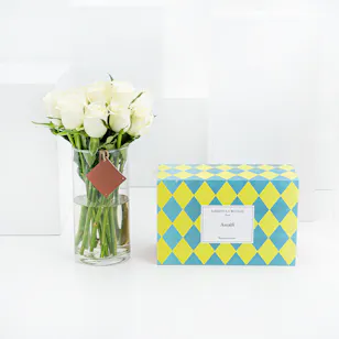 Maison La Bougie Amafli Candle 350g | White Roses Maison La Bougie Amafli Candle 350g | White Roses