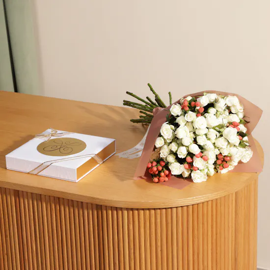 Bateel Qamara Gift Set | White Baby Rose