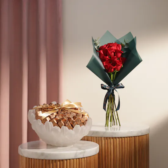 Levo Chocolate Glass Tray | Charming Flowers Bouquet