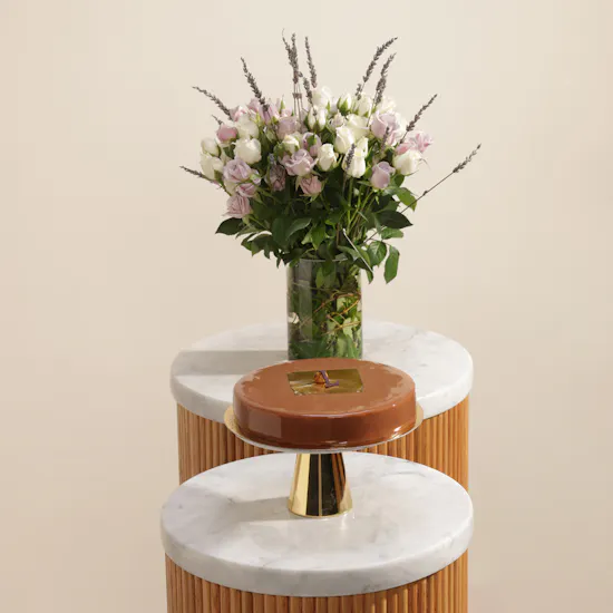Ladurée Plaisir Sucré Cake | Wonderful Details Flowers Vase
