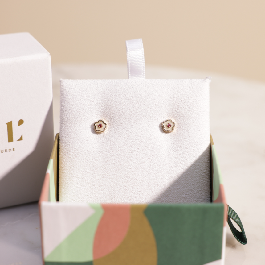 أقراط على شكل زهرة من الأحجار الملونة من مس أل من لازوردي