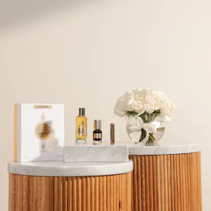 Abdul Samad Al Qurashi Crassna Sioufi Agarwood Set | Serene White Roses Vase