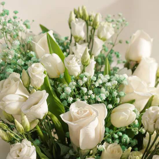 White Elegancy Flowers Bouquet