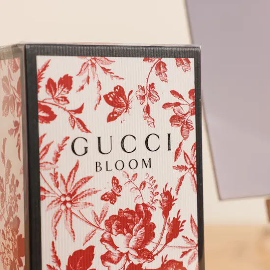 هدية عطر وحلا ليوم ميلادها
