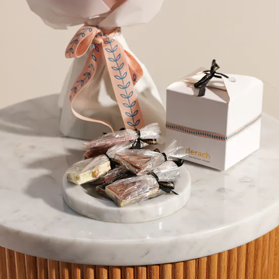 Laderach White Small Chocolate Box | Blooms