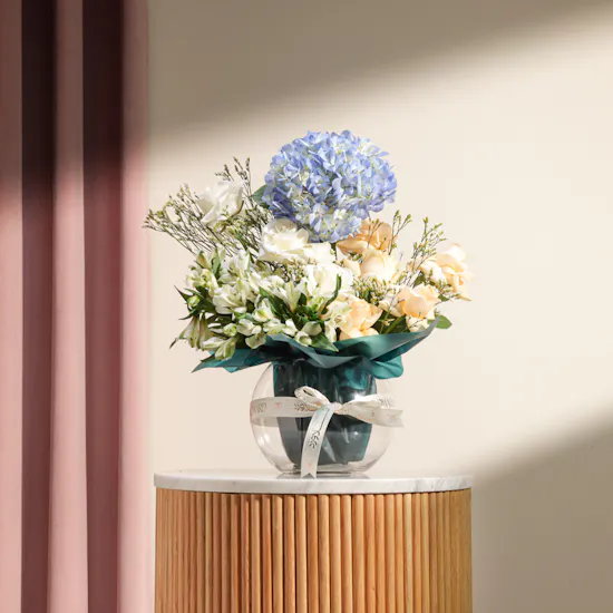 Light Plush Flowers Vase