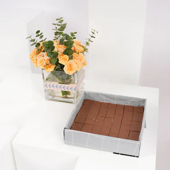 Hanoverian Caramel Chocolate Box | Joyful Roses