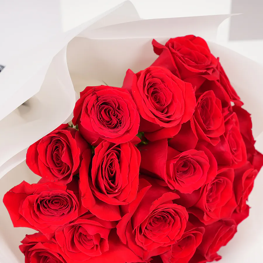 Bostani Green Leathered Small Box  | Red Roses 3