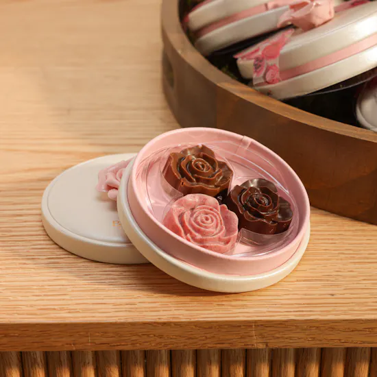 10 Bostani Rose Chocolates Box & Garden Flowers
