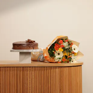Floward Caramel Biscuit Cake | Bright Flowers 
