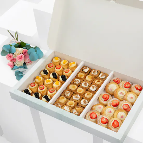 Pate Sucrèe Gathering Puffs Box | Flowers