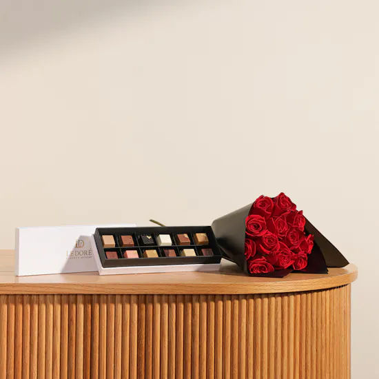 Le Doré Small Chocolate Gift Box | Classical Red Roses Bouquet