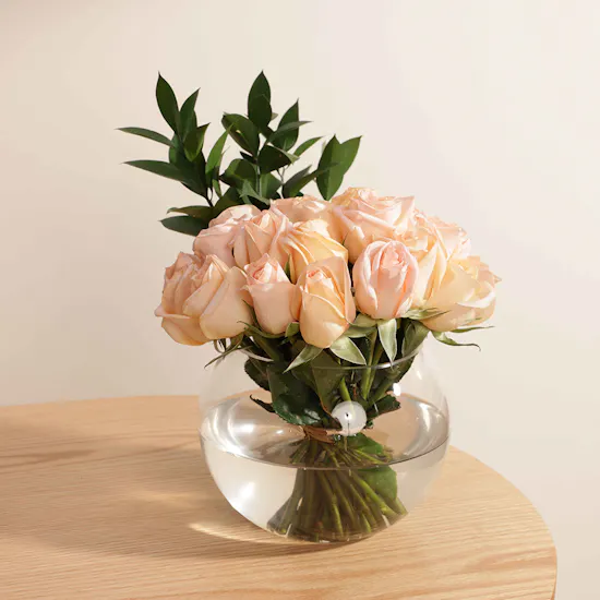 Astounding Peach Roses Vase