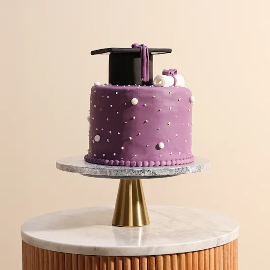 Floward Graduation Cake