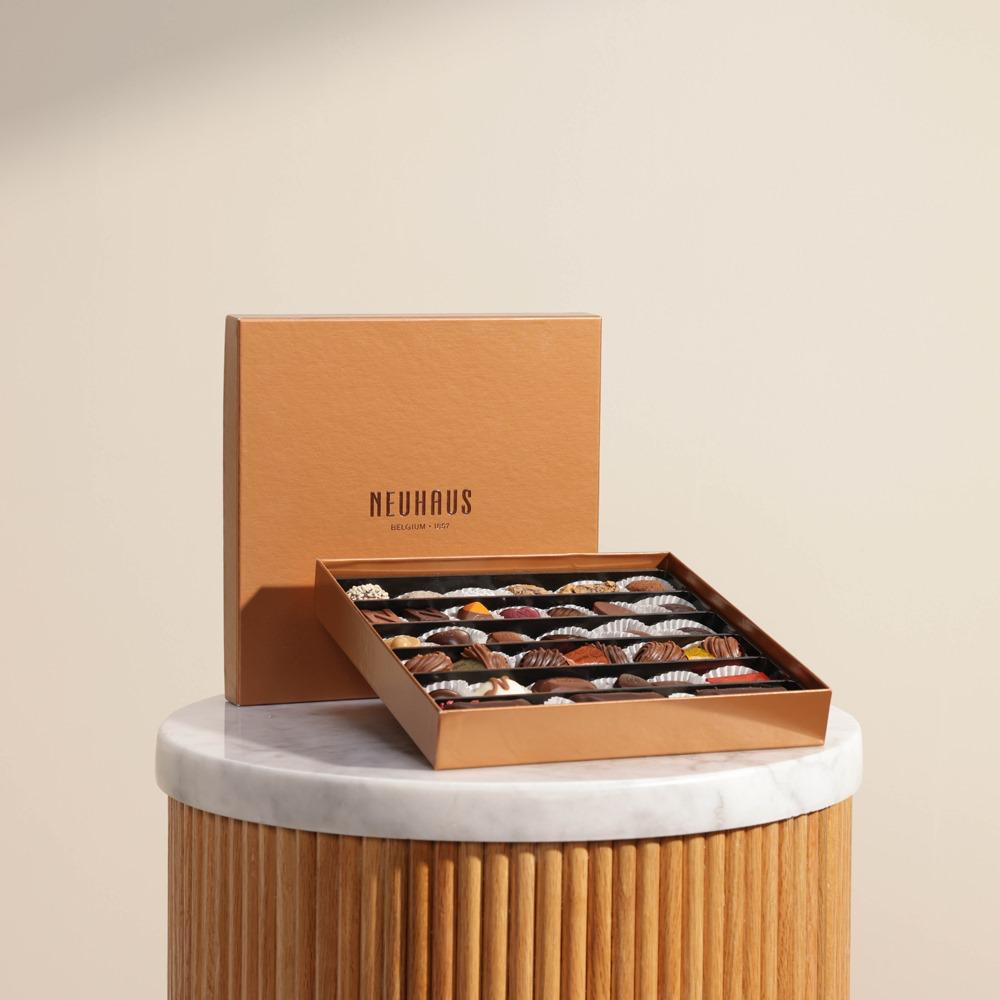 صندوق هدايا شوكولاتة كبير من نيوهاوس 