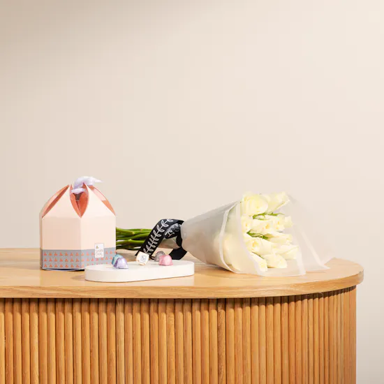 Shan Shal Small Chocolate Box | 15 White Roses