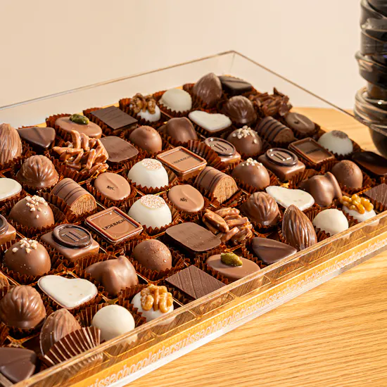 Läderach Praline Chocolates | Red Lilies
