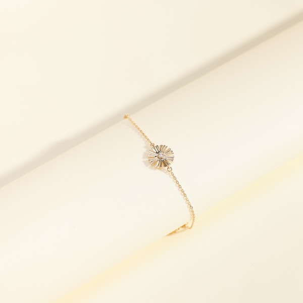 Buy and send Damas Sunkiss Arfaj Daisy Small Motif Bracelet gift