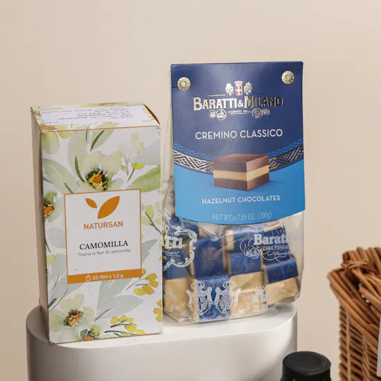 Eataly Medium Signature Hamper | Warmest Wishes Flower Vase