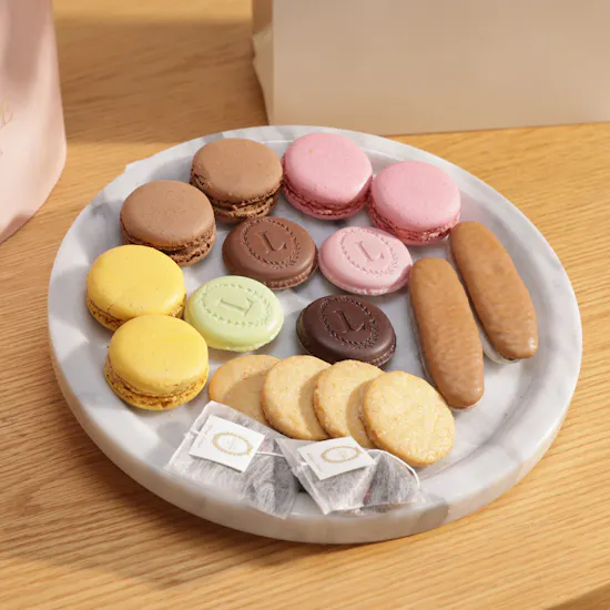 Ladurée Pink Gift Hamper Box | Most Beautiful Moments Flowers Bouquet