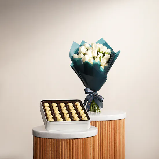 Kaek Blady Mamoul Semolina with Ajwa | White Roses