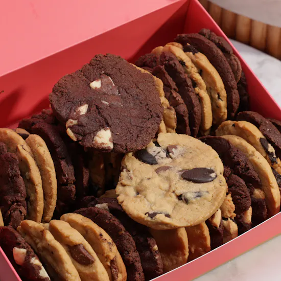 Bilberry Cookies Medium Box | Colorful Vase