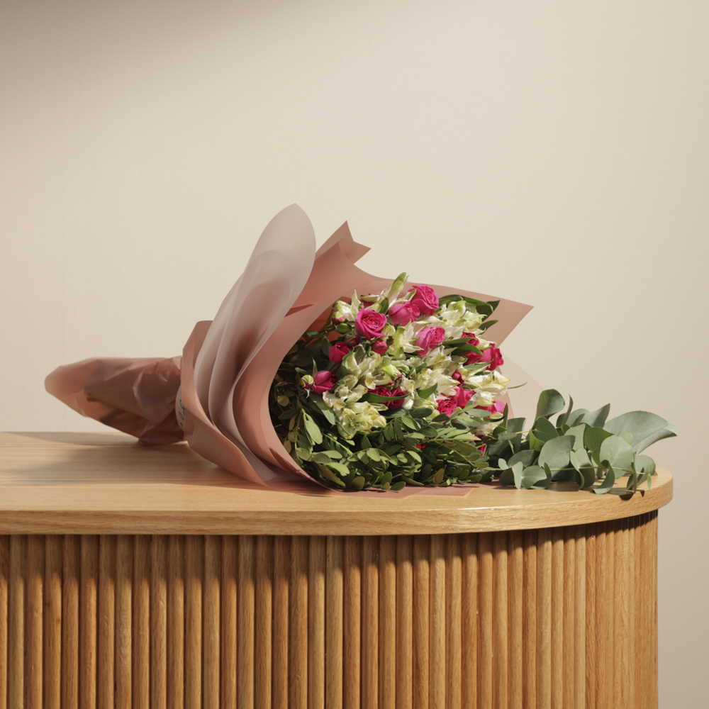 باقة وردية لطيفة 